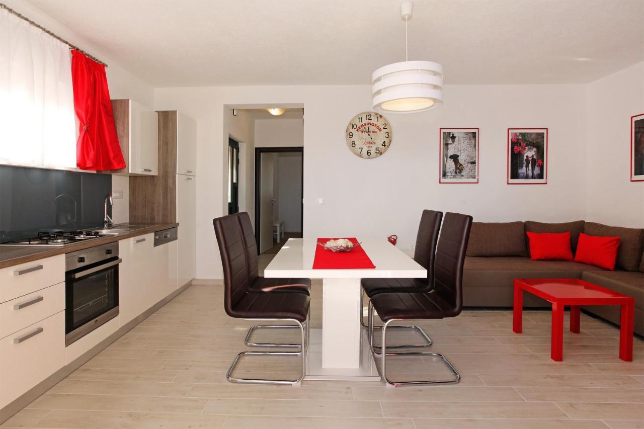 Iris Apartments Bol (Adults Only) מראה חיצוני תמונה