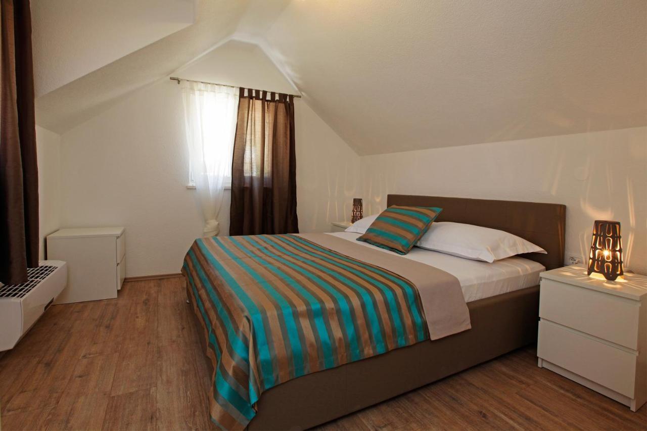 Iris Apartments Bol (Adults Only) מראה חיצוני תמונה